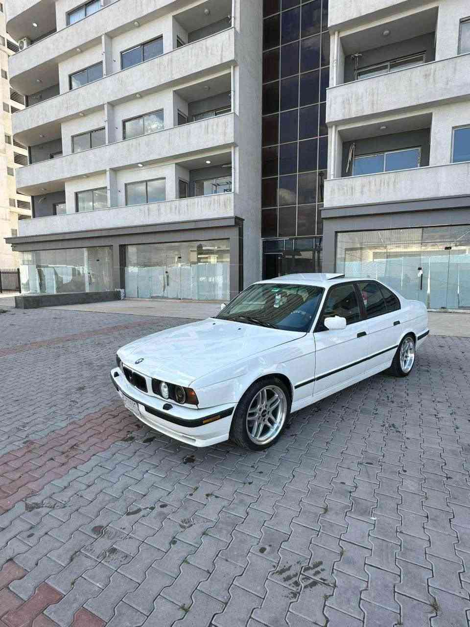 سلام عليكم للبيع او مراوسه بي ام موديل 1991 محرك525بلادي كيراوتماتيك تبريد شغال منضمة كامله جديد جام كهربأي سياره جاهزة صدر باتري كلها جديد خير من الله بدون مصرف سعر 47 (***********) كركوك, العراق
