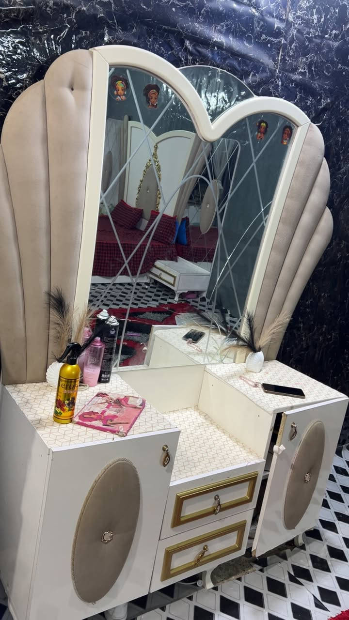 سلام عليكم غرفه تركي كل قطعه موجوده بًصور  فقط زاويه ماكو وياها و ضرر بصوره مبين عنوان بغداد تاجي قريب جسر مصابيح سعره 275 وبيها مجال


**إذا كنت صاحب هذا الإعلان وتريد حذفه لأي سبب، رجاءا أرسل رسالة إلى الدعم الفني**