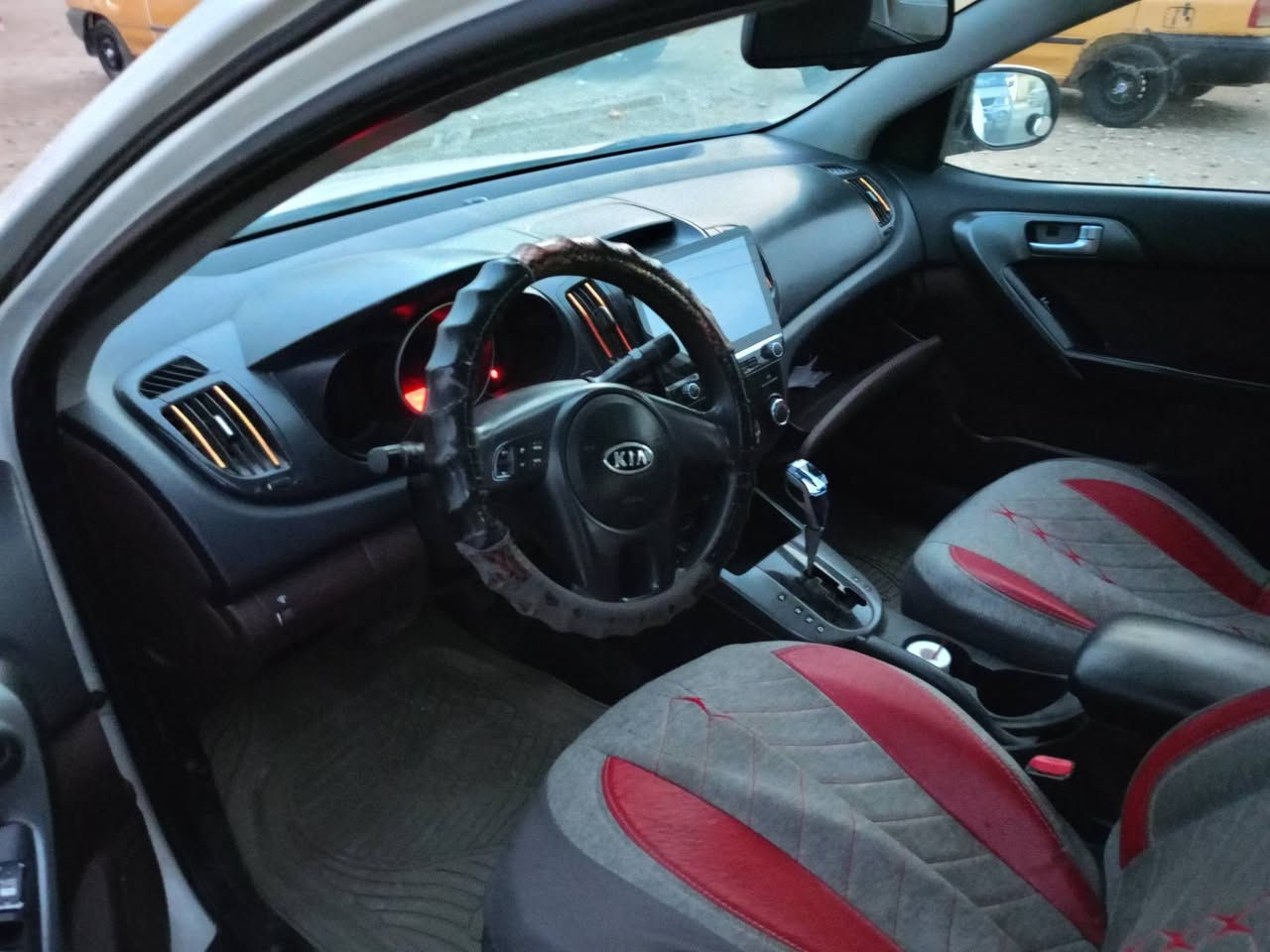 سلام عليكم سيراتو للبيع 2011 سيارة جاهزة من أي نقص أرقام وسنويا مجددات السعر 90 ورقة وبيها مجال العنوان واسط العزيزية الاتصال ع رقم الهاتف ***********
