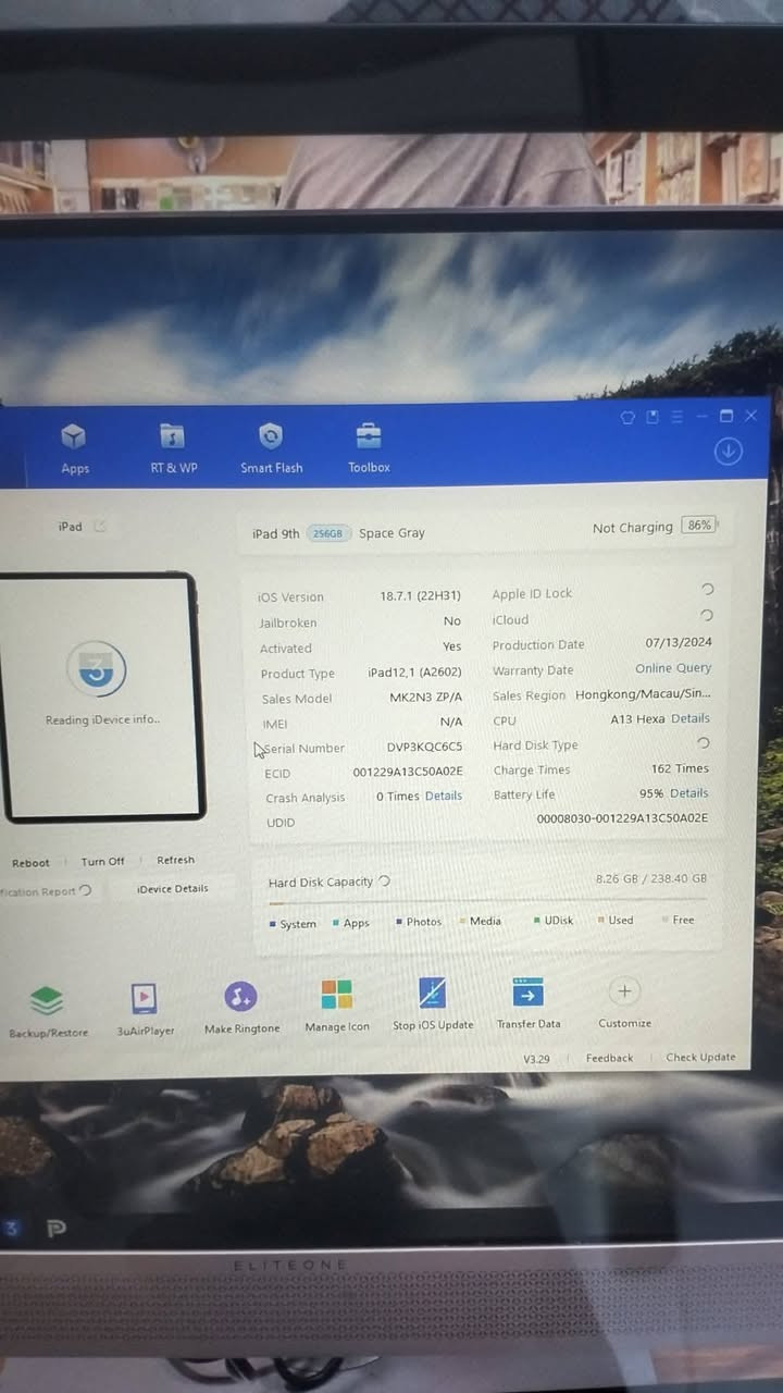 السلام عليكم
ايباد 9
نضيف كلش مداخل تصليح مكفول 
بطاريه 95
ذاكرة 256
بوبجي 60فريم 
يحتوي ايباد شاحنه اصلي حافضه كارتونه
ايباد اصلي زلق مابي ايباد
مكاني كوت حي الحكيم 
سعر ايباد 350بي مجال 
*********** انتصل أو راسالني
