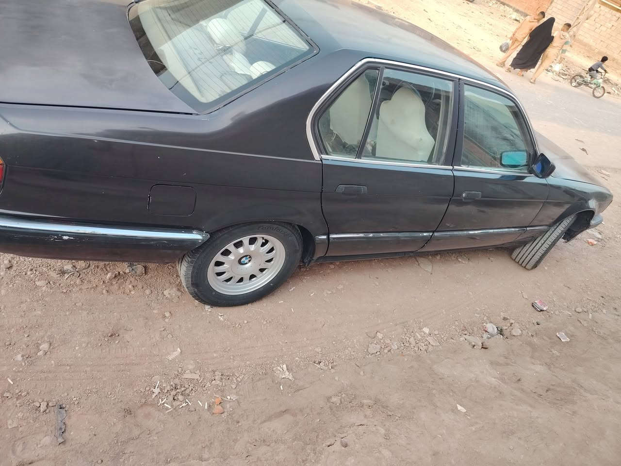 عندي بي أم 735 جديده رقم دولي بأسمي مراوس بروتون
***********
