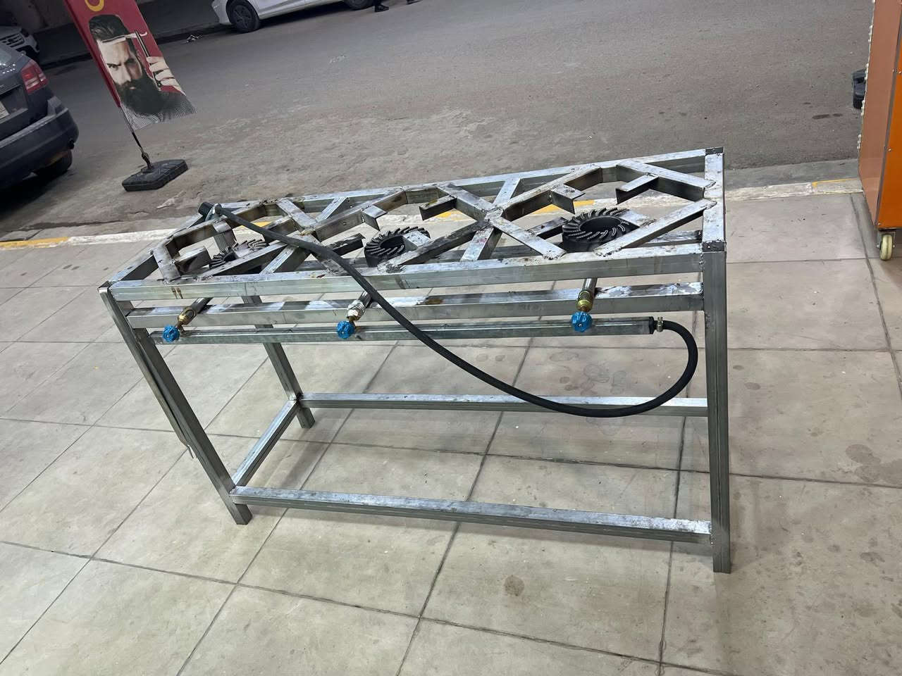 ميز ستيل عدد ٢ واحد متر واحد مترتين
شوايه دجاج ستيل 
عربانه حب وجبس وشاميه
حمايه اكل ٤خانات
صباخ عدد ٢واحد دبل عين وثاني ثلاثي
جدوره عدد ٤ اصلي
شوايه كص ستيل 
كل الغراض اصلي وستيل
***********
