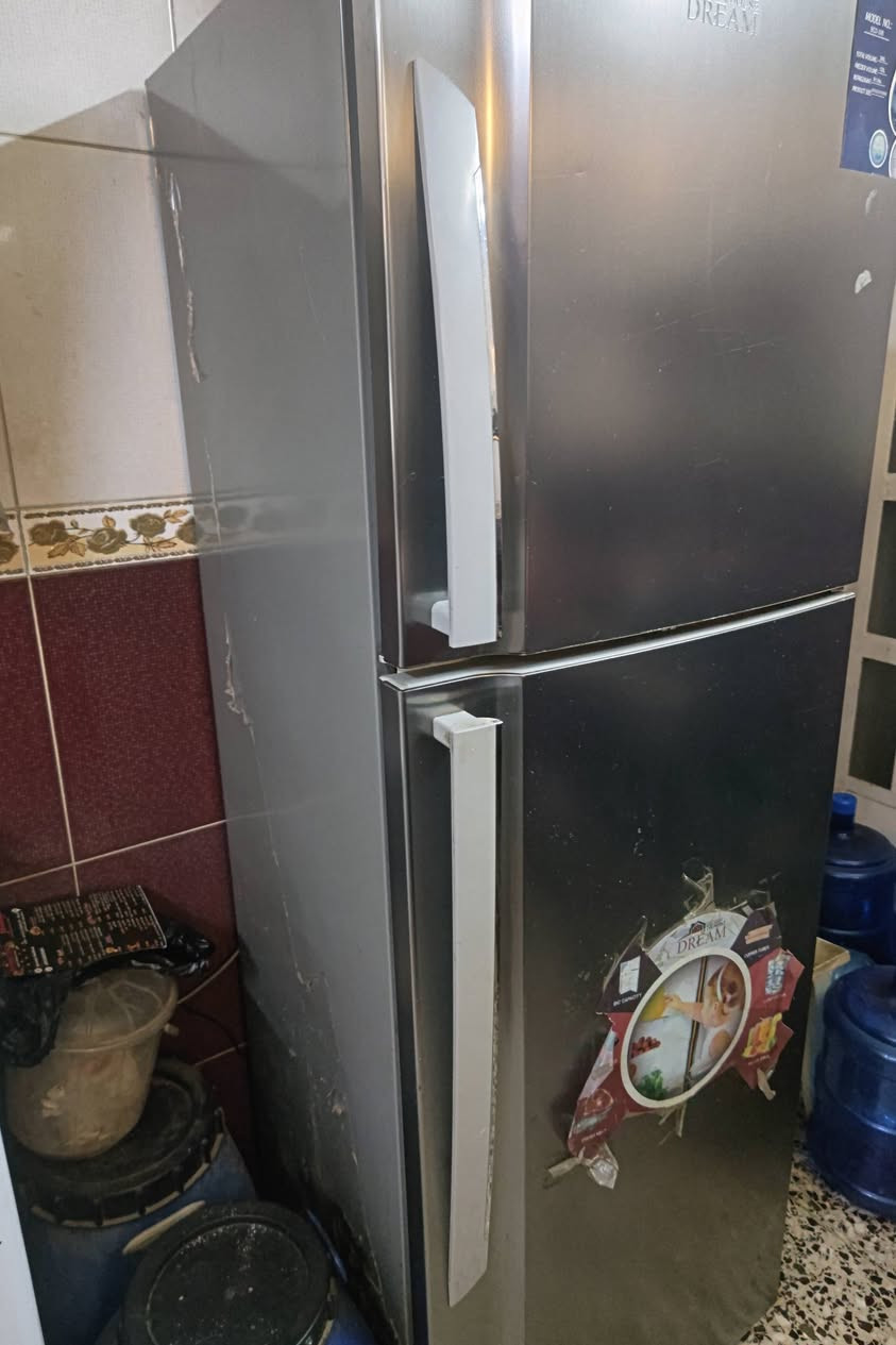 السلام عليكم ثلاجه ومجمده تجميد فول وسبلت 2 طن شغال وتبريده حلو واكوبعد غراض للبيع انطيني سعر بل يرضي الله *********** مكان الوشاش
