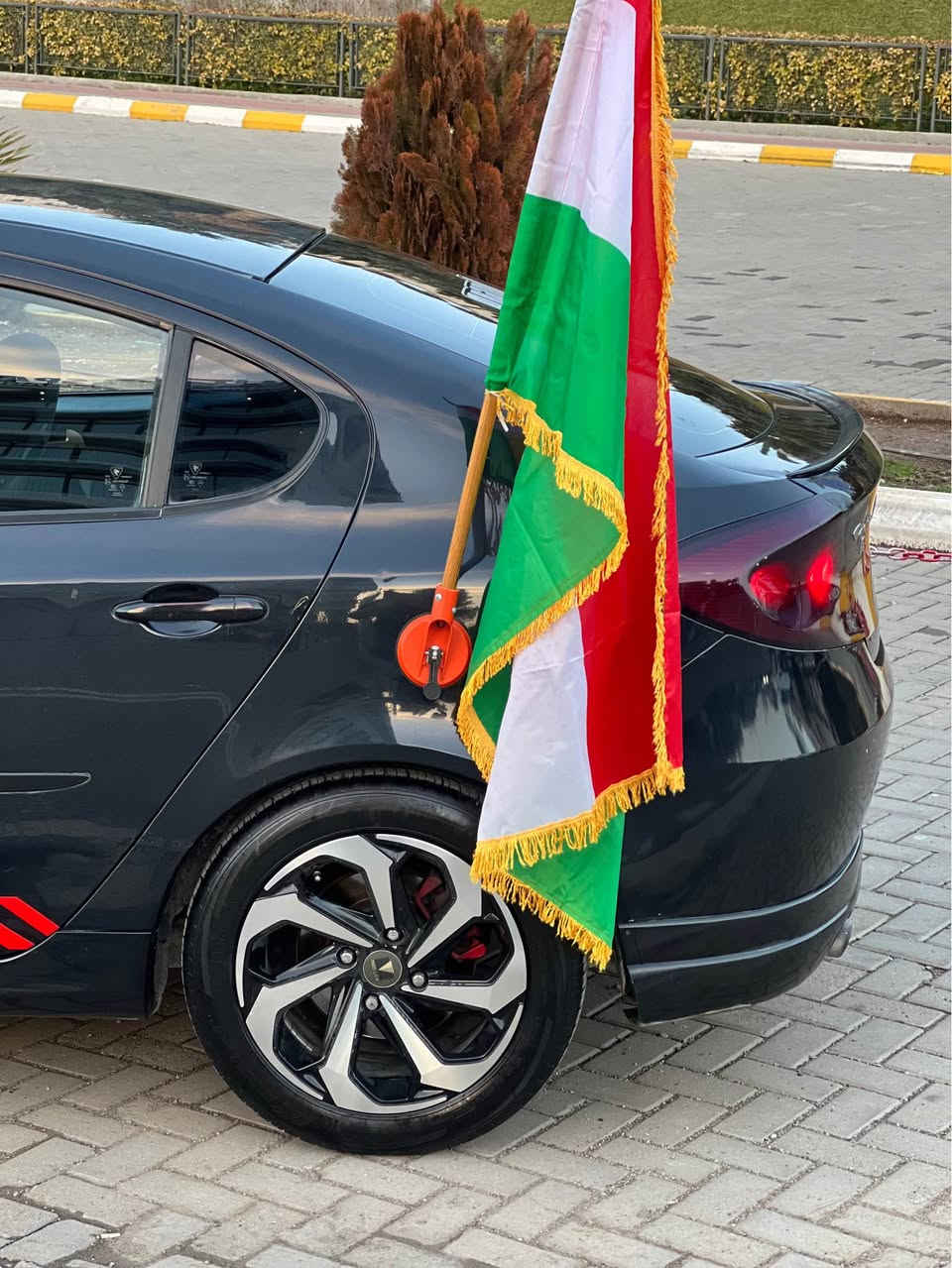 پرۆتۆن Gen2 ٢٠١١ 
ماشەڵا سەيارەکە پاک ماووەتەووە فوول سپۆرت ١ پارچەوو پەڵەيەکی بچوکی هەيە ما باقی بە شەرت گێر عاديە سەيارەکە مەکینە ١٦ کەم مەسرەف مەکینە بە شەرت 
تەحویل و خەرامە بە شەرت ٤ تايەی لۆکی لە ژێرە ویلی سپۆرت سەيارەکە لە سلێمانيە موشتەری لە خزمەتام🖤 السليمانية, العراق


**إذا كنت صاحب هذا الإعلان وتريد حذفه لأي سبب، رجاءا أرسل رسالة إلى الدعم الفني**