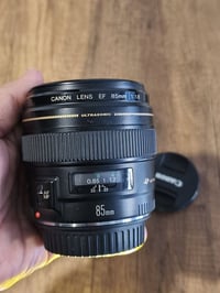 كانون ٨٥مم • فتحة f1.8 • نظيف ١٠٠٪