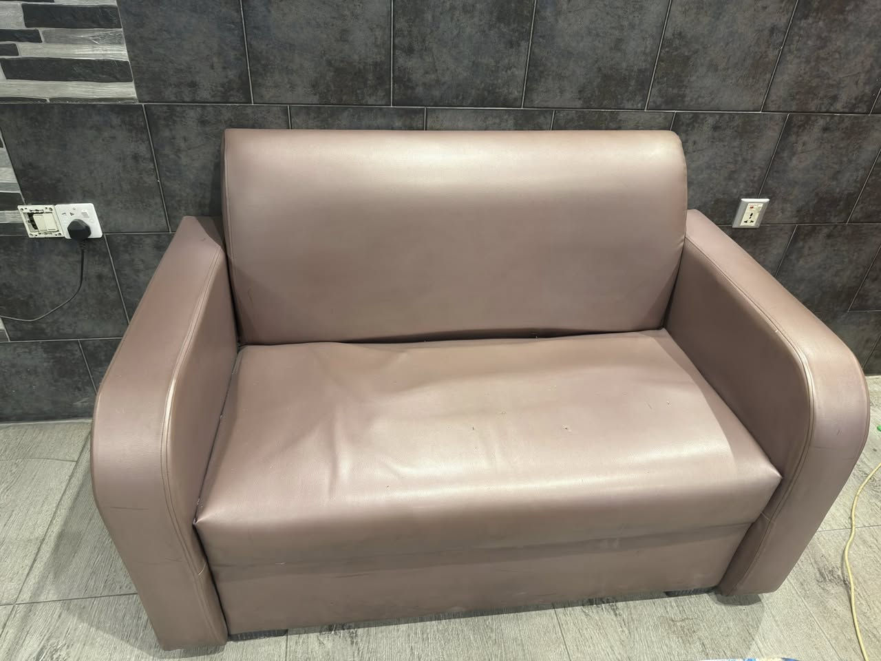 تخم نفرين جلد نظافة 80‎%‎ 
3 ألوان اسود - رصاصي- بيجي 
قياسات عرض 130سم ارتفاع 90 سم 
العدد 22 قطعة 
المكان شارع فلسطين تقاطع الصخرة 
سعر القطعة 75 ألف 
موبايل ***********
