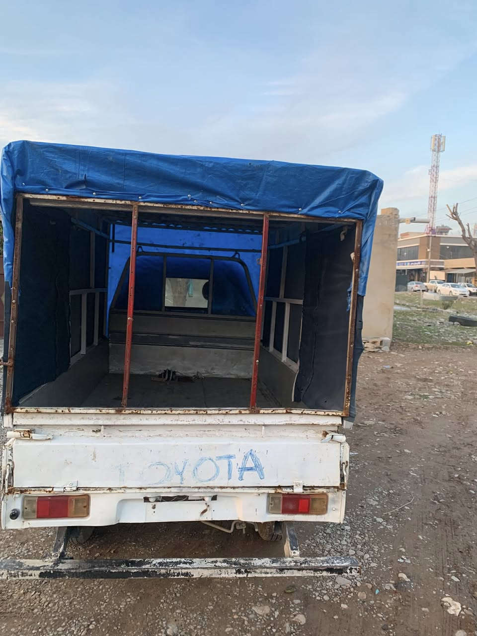 سەرەتا بەناوی خوای گەورە سەلکەتەشی مۆدێل 2006
گێڕو مەکینە بێ حەیب دووکەڵ ناکات
ماڵی کەسابەتە 
سەیارەکە مەنەفێستە 
نرخی 15 گەڵاو کەمێک مەعامەلە 
ژم:***********
