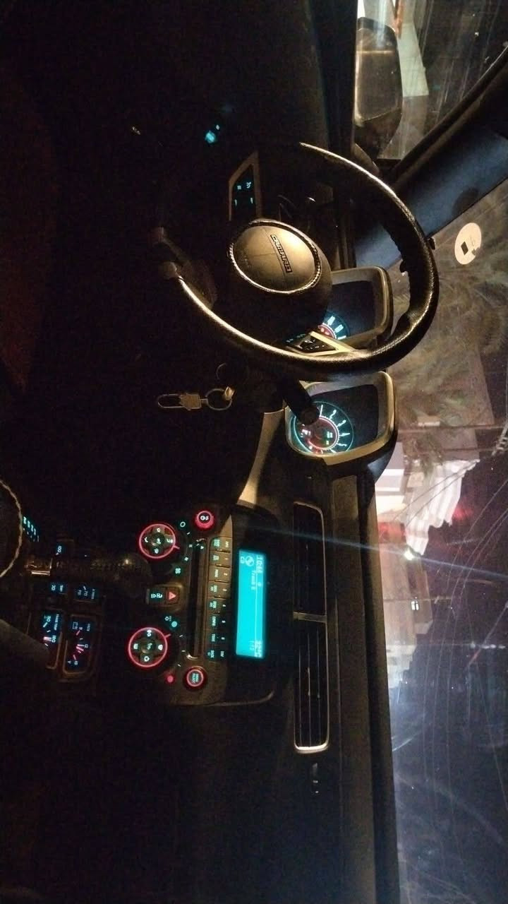 كمارو موديل 2010
سياره تخم تاير تبريد تتفه 
محرك 6

تحكم ستيرن شفتات صوت رياضي حلو 
 رقم ربيل مثل مواضح بصوره 
ضربه جاملغ بمريكا كدام رادينه ع بارد 
سياره مصبوغ جماليه 
اريد مرواس /مكان سياره ميسان 
رقم ***********
