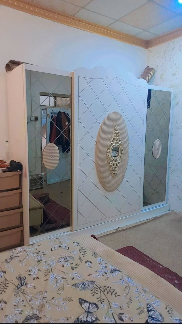 غرفه ٧ قطع تضافتها ٩٠ بلميه خشب ثكيل وياها دوشك طبي نومته حيل مريحه نضافته ٩٠ بلميه ٤٠٠ قفل واصلا بيتك شراين خبروني ***********  ***********
