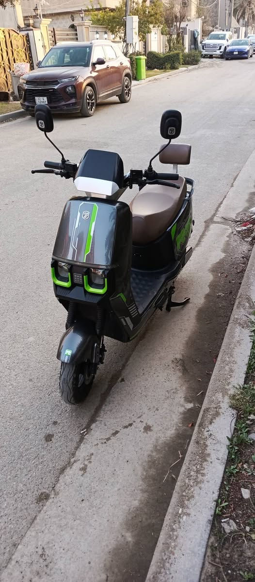 السلام عليكم دراجه شحن جديده مستخدمه قليل للبيع مديل 2026/ 6بطاريات إكبار ملفه 1500 سرعته 90 لايت زنون عالي او ناصي بلادي بيه نضام ابارك 3سرعات بيه بك ترجع إلى الخلف دراجه أحله من الصور مكاني بغداد ساحت القاء السعر 675او بيه مجال للعلم اني ماخذه 900 بس الضروف إستفسار *********** //واتساب
