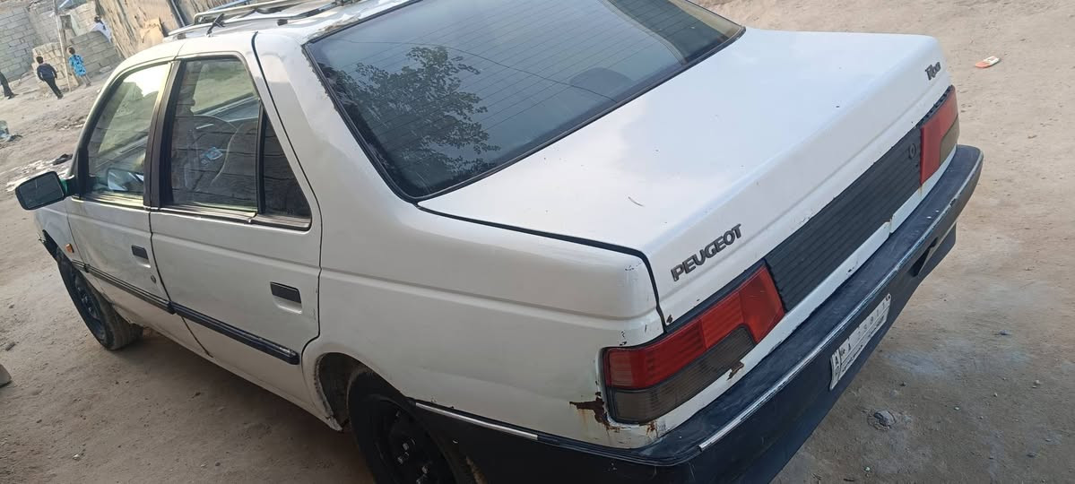 السلام عليكم بيجو رواء للبيع 2009 مكينه جديده سياره قشرها حلو ما عليها غرامه مداور سريع تبريد شغال كلش بارد سياره دواخلها جديده تخم تاير جديد الاستفسار ***********.   السعر 24 ورقه
