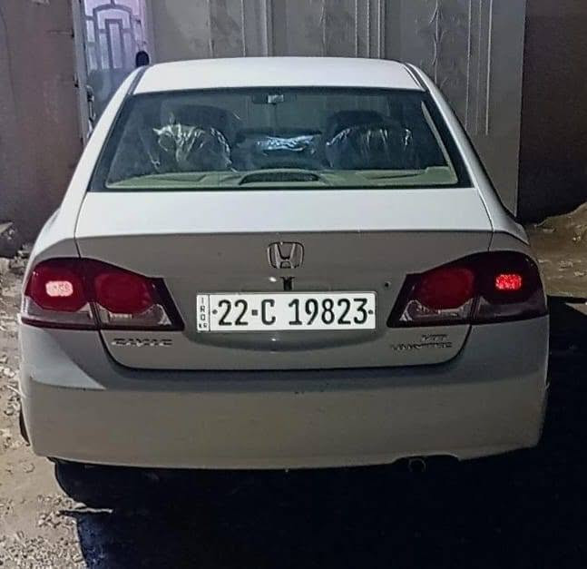 السلام عليكم هوندا سيفيك 

موديل 2009
حاله السياره كفاله عدى شخوط بالدعاميه 

العداد 290

فول مواصفات 
1/1

رقم السياره اربيل 
مكان السياره تكريت
 
السياره ما متعوبه صارلها 17 سنه بالشارع 
تخم تاير جديد الصدر جديد 
بالعافية على الياخذها 
سعر السياره 90 و بيها مجال 
التواصل ***********
