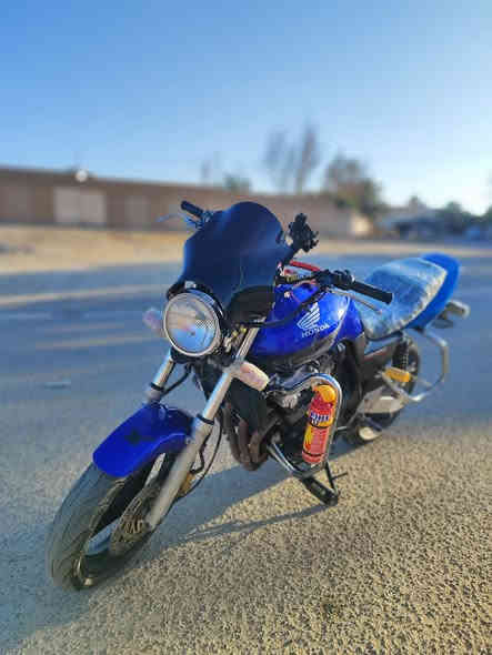 السلام عليكم
للبيع او مراوس حسب القناعة CB4 جيل ثاني محرك 400 16ولف  مرقم لوحة انكليزي تحويل مباشر كفالة عامة مابيها نقص 
السعر 2700 وبيها مجال المكان الانبار عانه 
الاستفسار  ***********
المو شراي لا يتعبني
