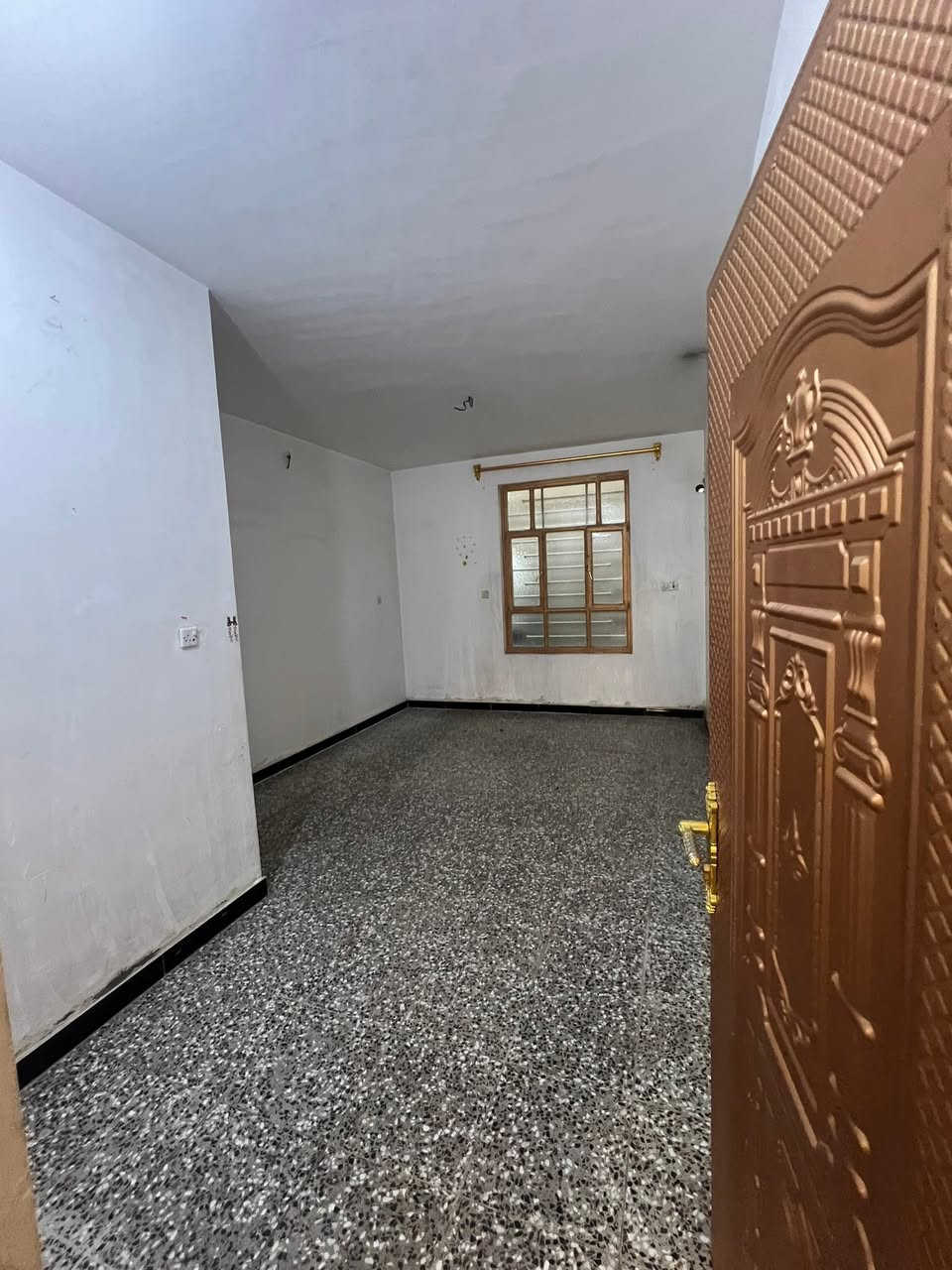 نصف قطعة للإيجار
نصف قطعة للإيجار 

تحتوي على 

4 غرف نوم 
استقبال ضيوف 
حمام 
تواليت 
مطبخ حار 
مطبخ بارد 

العنوان: مدينة الصدر قطاع 63 
شارع 60  الشارع الرابط بين تقاطع نادي الجولان و تقاطع زامل ابو الداطلي مقابل حسينية موسى ابن جعفر 

للاستفسار : ‭***********‬
