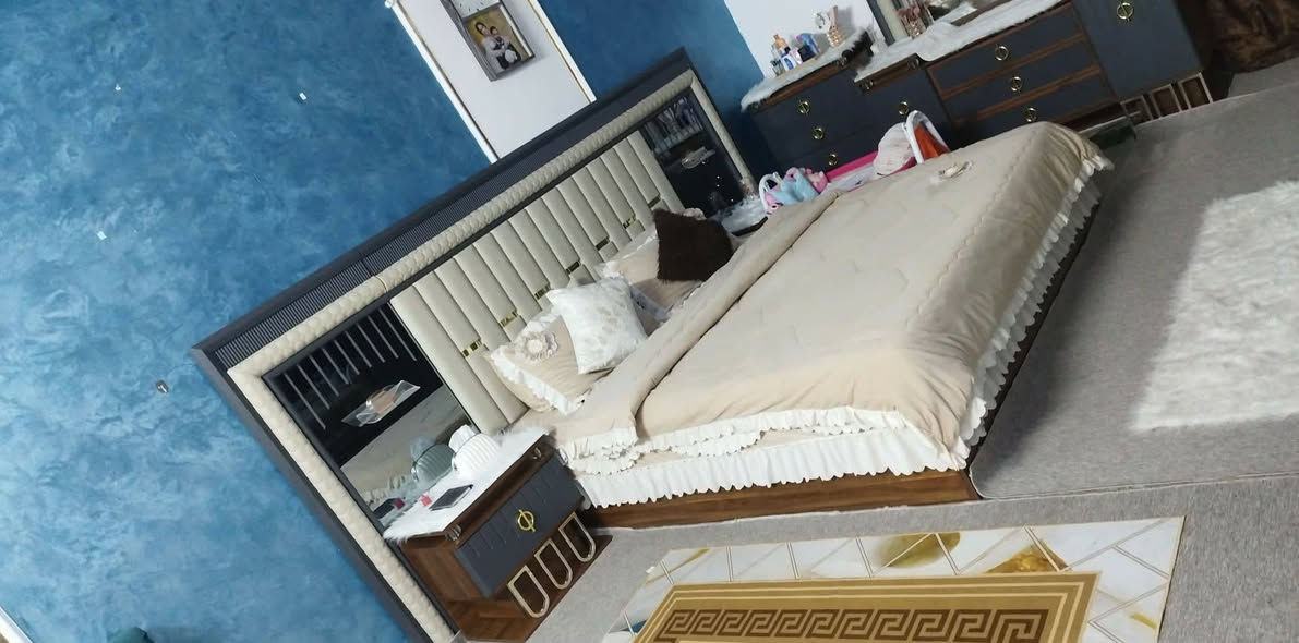 السلام عليكم  غرفه مستعمله نضيفه للبيع 8قطع :***********
