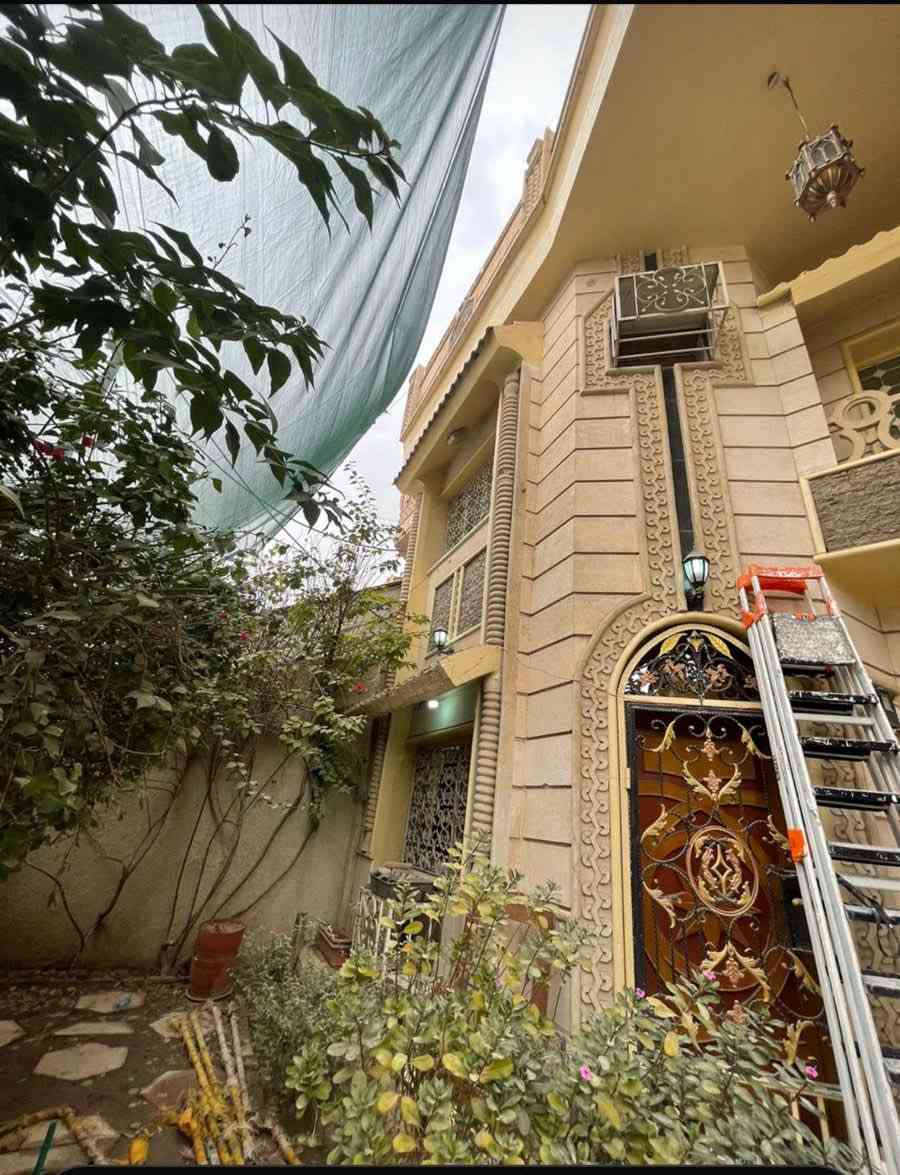 بيت للبيع في حي الخضراء
مساحته 210
مؤثث بالكامل درجة اولى
سبالت جديدة + اثاث مبطخ جديد + اثاث غرف جديد + اثاث هول + اثاث استقبال
طابقين يحتوي على 4 غرف نوم
حمامات عدد 2
هول عدد 2
غرفة إستقبال
مطبخ
منور كبير
مي وكهرباء ومجاري درجة اولى كلش
البيت حديث بناء درجة اولى
الارضية مرمر والحمامات جاكوزي والكهرباء دفن
خط انترنت + خط مولد
حديقة + كراج مرمر

للاستفسار 
***********
