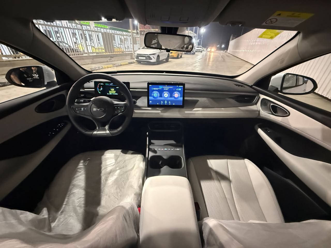 🔥 BYD Seal 05 موديل 2026 🔥
سيارات اني مستوردهن وابيعهن بسعر مناسب 
هايبرد ذكي | سيارة أونلاين | توفير عالي

⚡ تمشي 128 كم كهرباء صافي
⛽ أكثر من 2200 كم بالتفويلة
🔌 شحن AC / DC + شاحن وكالة 32A (شحن خلال 40 دقيقة)

⚙️ محرك 1.5 بنزين + محرك كهربائي
🔄 كير أوتوماتيك e-CVT
⬅️ دفع أمامي – قيادة ناعمة واقتصادية

📱 تحكم كامل من الموبايل: تشغيل، قفل، متابعة الشحن، تحديد الموقع

🖥️ شاشة كبيرة + عدادات رقمية
❄️ مكيف أوتوماتيك
🛡️ أنظمة أمان (ABS – ESP – وسائد هوائية)

✨ تصميم رياضي + إنارة LED + جنوط

📍 الموقع: بغداد شارع فلسطين
رقم الهاتف :حجي سعد 
+9647838380357
💰السعر مناسب
