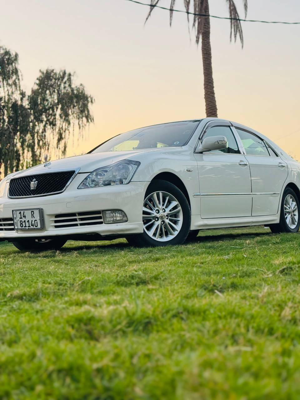 للبيع: كراون شاهينة 2004 (شاصي 82 المرغوب) 🇯🇵
السلام عليكم.. للبيع ملكة النظافة، سيارة مال جناي ومكفولة من كلشي:
​🔹 المواصفات الفنية:
​الشاصي: 82 (الأصلي والمرغوب).
​النظام: (3 دكم) شغال وجاهز.
​المحرك والكير: بشرط الفحص والكفالة العامة.
​🔹 الأصوليات والقانونية:
​الكفالة: مكفولة كفالة عامة (من القص، ونقل الجثة، وكافة الأصوليات).
​القرار: قرار 48 (كاملة ومكملة).
​الرقم: بصرة ألماني (إنجليزي).
​السنوية: باسمي، والتحويل "ثاني يوم" بشرط.
​🔹 ملاحظة: السيارة نظيفة جداً وباقي المواصفات غنية عن التعريف، والسيارة غراضها كلها أصلية.
​💵 السعر: 165 ورقة (وبيها مجال قليل للجادين).
📞 للاتصال والاستفسار: ***********
