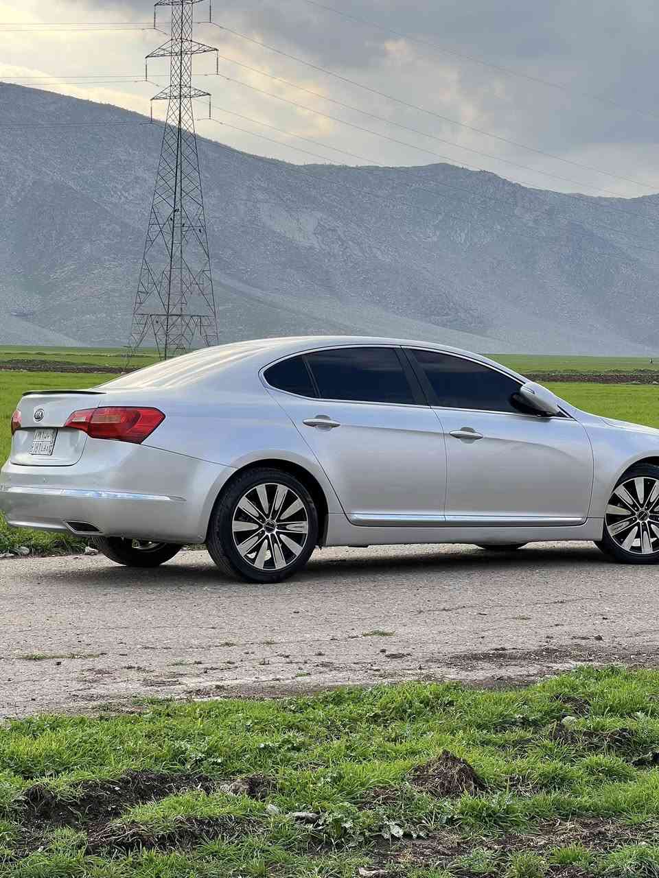 بؤ فرؤشتن يان گؤرينه وه
v6ئه ڤه لؤن خؤر 
كيا كادئنزا 2013
براوه ي دوبه ي لؤك لؤك 
پئويست به وه سف ناكات 
ماله كه خؤي دياره تايه به ته
بؤ فرؤشتن و گؤرينه وه
***********
