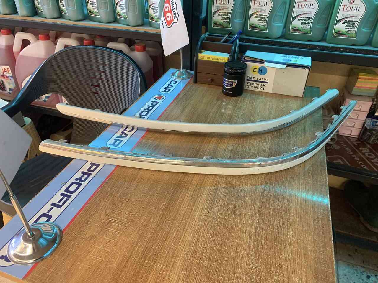 سلام عليكم غراض ازيرا من   طبله 50
@ بك لايت زوج 50
يده باب تك 10
مسطره دعائمه زوج 50
شباك 50
دمام 25
ماطور 30 
بردات تخم كويتي 30
العنوان بغداد 
***********
