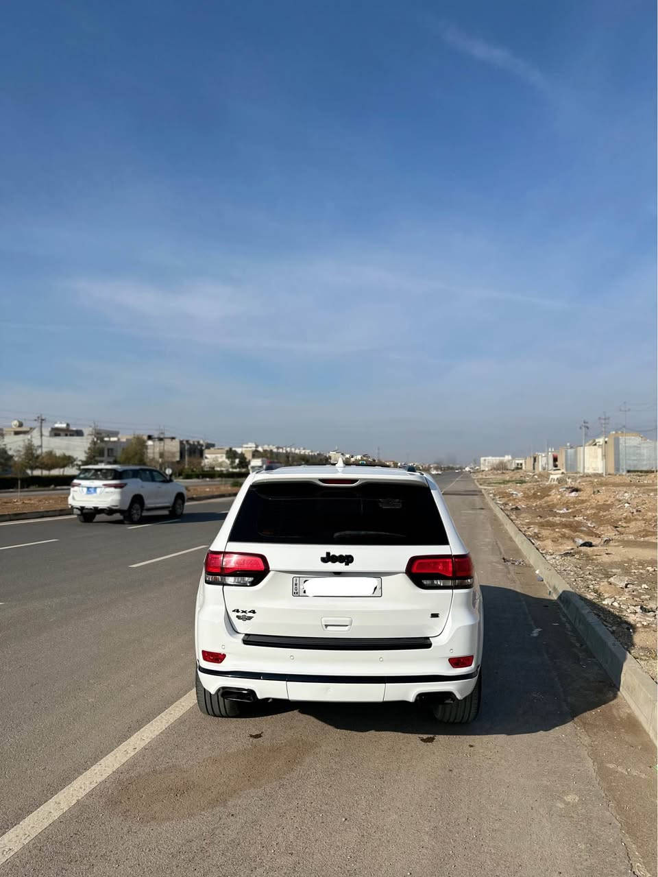 Jeep grand cheroke S 
جيب كراند شيروكي فئة ال  S اس ( خـليـجـي ) ام رادار 
‏‎موديل 2021  فول مواصفات وكالة هارلم ام ضمان 
المحرك : V6.  3.6L ‎  
 السياره اخت زيرو 
رقم سلمانية الجديد بسمي تحويل ثاني يوم  ؟
سياره مكفوله من الصبغ و التبديل و 
‏‎ ماشيه  70 الف حقيقي شرط فحص 
سياره جديده جدا ارضيات الشركه بل جيس 
سياره جديده استخدم شخصي و قليل 
‏‎ السيارة وكالة 
لون ابيض 
‏‎* المواصفات :
‏‎*رادار امامي وجانبي 
‏‎* نقطة عمياء .
‏‎*داخل جلد 
‏‎* دفع رباعي 4x4 . 
‏‎*صفي المقاعد الأمامية كهربائية .
‏‎* ذاكرة لحفظ وضعيات الجلوس . 
‏‎* صفي المقاعد الأمامية مع تدفئة . 
‏‎* صف المقاعد الخلفية مع تدفئة . 
‏‎* ويل قياس 20 انج .
‏‎* مقود السائق كهربائي . 
‏‎* تدفئة ستيرن . 
‏‎* سقف بانوراما .
‏‎* شاشه كبيرة 8.4 انج .
‏‎* نظام الملاحة (GPS) . 
‏‎* نظام خاص للطرق الوعرة . 
‏‎* مصابيح امامية زنون . 
‏‎* المصابيح الأمامية مع LED لايت . 
‏‎* كشافات ضباب بروجكتر زنون . 
‏‎* تشغيل عن بعد .
‏‎* صندوق كهربائي .
‏‎*  حساسات أمامية . 
‏‎*  حساسات خلفية .
‏‎* كاميرا خلفية .
‏‎* بخاخ ماء لتنظيف المصابيح الامامية .
‏‎* مرايا بخاصية التعتيم الذاتي . 
‏‎* مرايا جانبية قابلة للطي . 
‏‎* بلوتوث تلفون . 
‏‎* محدد سرعة . 
‏‎* نظام تشغيل واطفاء اوتماتيكي للمحرك للتوفير من صرف الوقود . ( Auto Start System ) .
‏‎* نظام بريك اوتماتيكي ( Auto Break System ) .
السعر355 ورقه 💲 و بيهه مجال 
و ماكو بهيج سعر شوف السوك 
‏‎للاستفسار اكثر *********** 
مكاني اربیل أربيل, العراق
