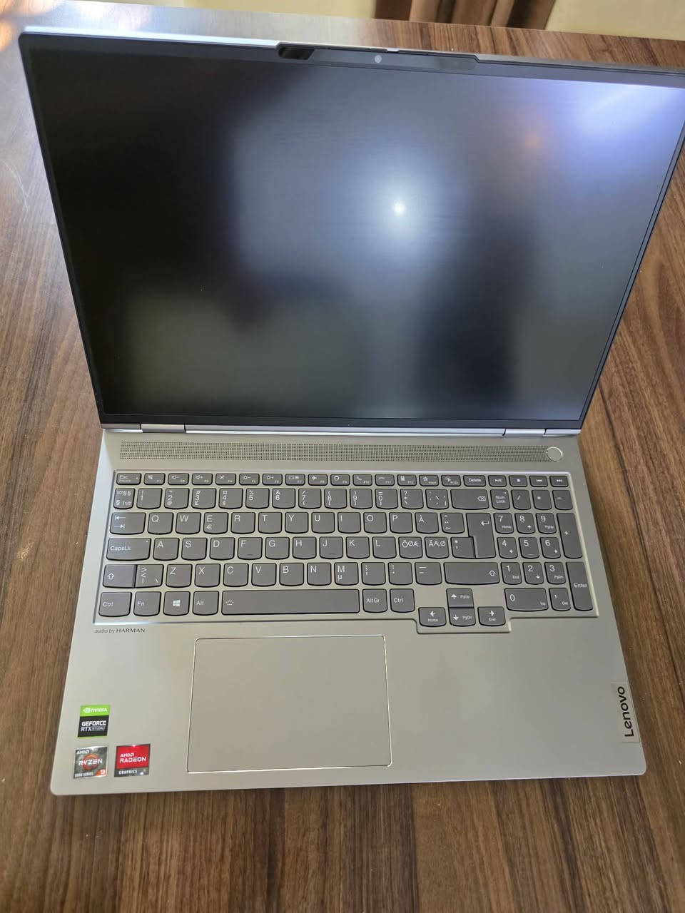 **🔥 Lenovo Thinkbook | Workstation & Gaming 🔥**
إذا تبحث عن لابتوب يجمع بين **القوة، السرعة، والشاشة الاحترافية** فهذا الجهاز خيار ممتاز للألعاب، البرمجة، التصميم، المونتاج، والهندسة.

✅ **المواصفات:**

⚡ **AMD Ryzen 9 5900HX** (8 Cores / 16 Threads)
🎮 **NVIDIA GeForce RTX 3060 6GB GDDR6**
🧠 **RAM 32GB DDR4**
🚀 **SSD NVMe 1TB**
🖥️ **شاشة 16 إنچ بدقة 2.5K (2560×1600)**
🎨 ألوان دقيقة وتفاصيل عالية مناسبة للتصميم والمونتاج.
🪟 **Windows 11 Pro أصلي ومفعل**

### 💪 نقاط القوة:

🔥 معالج **Ryzen 9 5900HX** من أقوى المعالجات للفئة الاحترافية، يقدم أداء ممتاز مع البرامج الثقيلة وتعدد المهام.

🎮 كارت شاشة **RTX 3060 6GB** يشغل أحدث الألعاب ويقدم أداء قوي في برامج التصميم والرندر مثل:

* Adobe Premiere Pro
* Photoshop
* After Effects
* AutoCAD
* Blender

🖥️ شاشة **16 بوصة بدقة 2.5K** تمنحك مساحة عمل أكبر، وصورة أوضح، وألوان أدق من شاشات FHD التقليدية.

⚡ **32GB RAM** لتشغيل عشرات البرامج بنفس الوقت بدون تهنيج.

🚀 **SSD NVMe 1TB** سرعة عالية بالإقلاع، نقل الملفات، وتشغيل البرامج.

🎓 مناسب لـ:
✔️ الألعاب
✔️ البرمجة
✔️ التصميم
✔️ المونتاج
✔️ الهندسة
✔️ الدراسة والعمل الاحترافي

💰 **السعر: 1,200,000 دينار عراقي**

📍 **الموقع:** بغداد

📞 **للتواصل:** ***********

**جهاز نظيف وجاهز للاستخدام مباشرة، أداء احترافي وسعر منافس مقارنةً بمواصفاته. سارع بالحجز قبل نفاد الكمية.**
