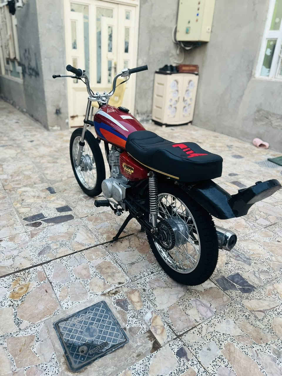 سلام عليكم اربعه كير اصولي شاصي 18 والمكينه 21والباقي تعمير جديد اصلي سعر 650 قفل *********** واتساب
