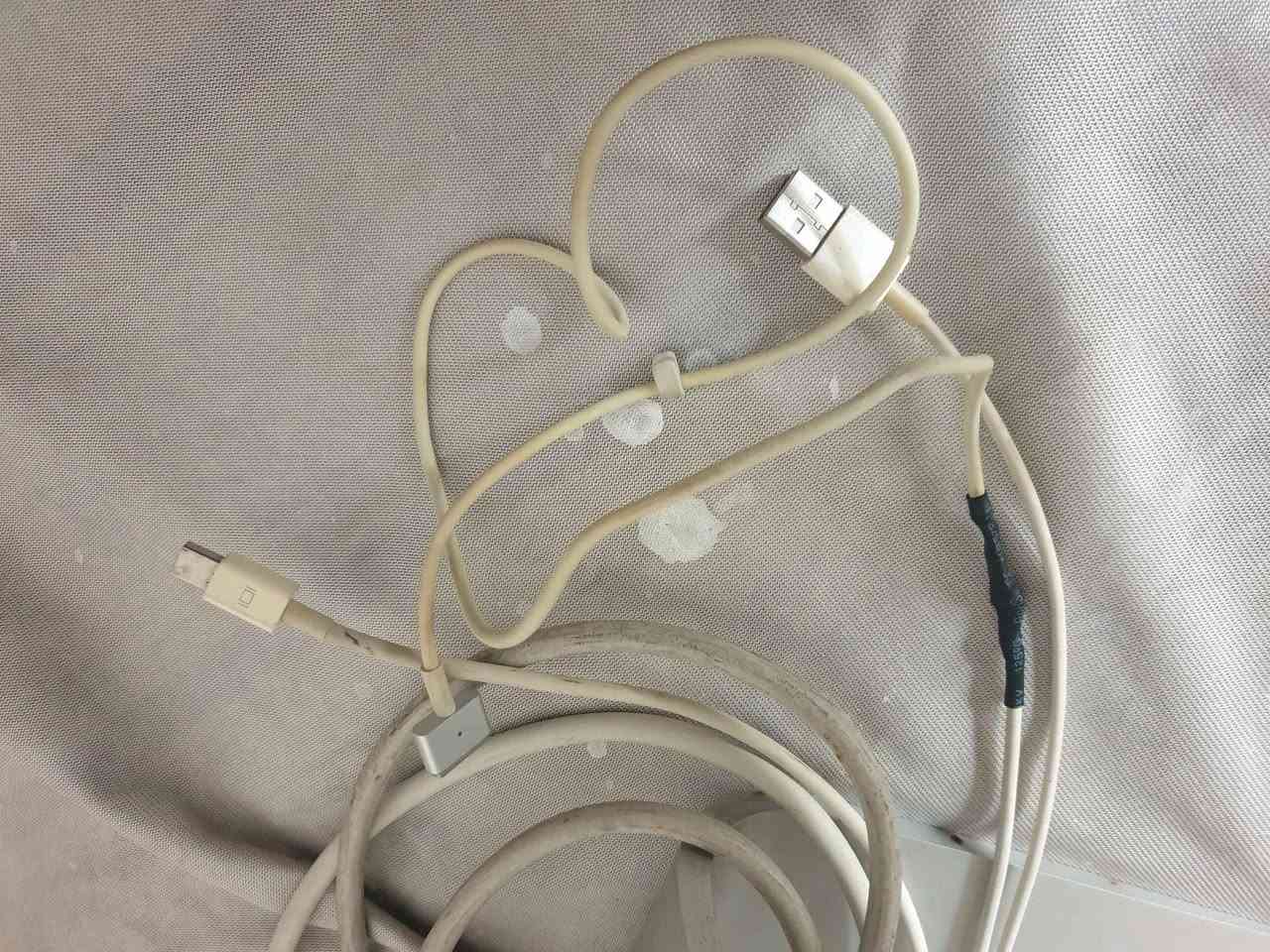 شاشة من شركة ابل اصلية 
الحجم27
تربط  مع كل أنواع الماك ابل
بيها فيشة شاحنة ماك بوكair
صورة واضحة روعة 
بيها ضربة خفيفة بالاطار الاسود ما مأثرة نهائيا
موضحة بالصور 
السعر 150الف 
مكاني بغداد بغداد, العراق


**إذا كنت صاحب هذا الإعلان وتريد حذفه لأي سبب، رجاءا أرسل رسالة إلى الدعم الفني**