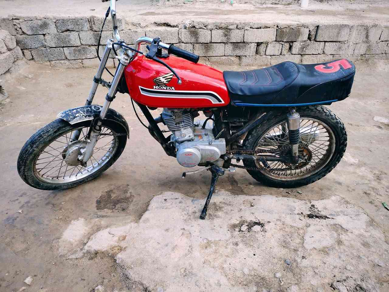 ***********
السلام عليكم
موطور بارت
السعر 150 بي مجال
