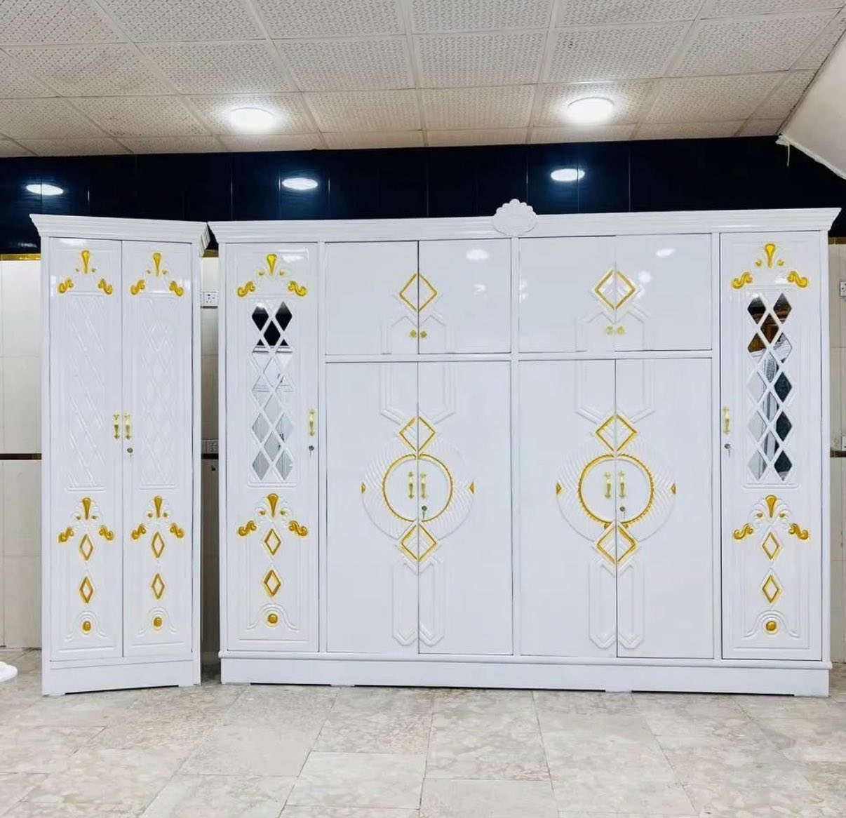 للبيع غرف نوم عدد ( 4 ) كاملة وتصفيه المطلوب على الغرفة الوحده 300 الف عراقي للتواصل. 

***********

***********
