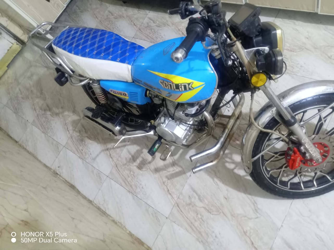 سيفان للبيع موديل 24نضيف. اوراق. كامله سعر 530بيه مجال ***********
