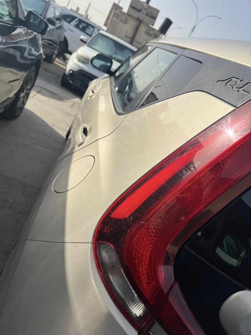 صول ٢٠ فول مواصفات عدا فتحه
مكينه ٢٠٠٠ دوش 
وسعرهه ١٣٣ وبيه مجال
تفاصيل اكثر ***********
