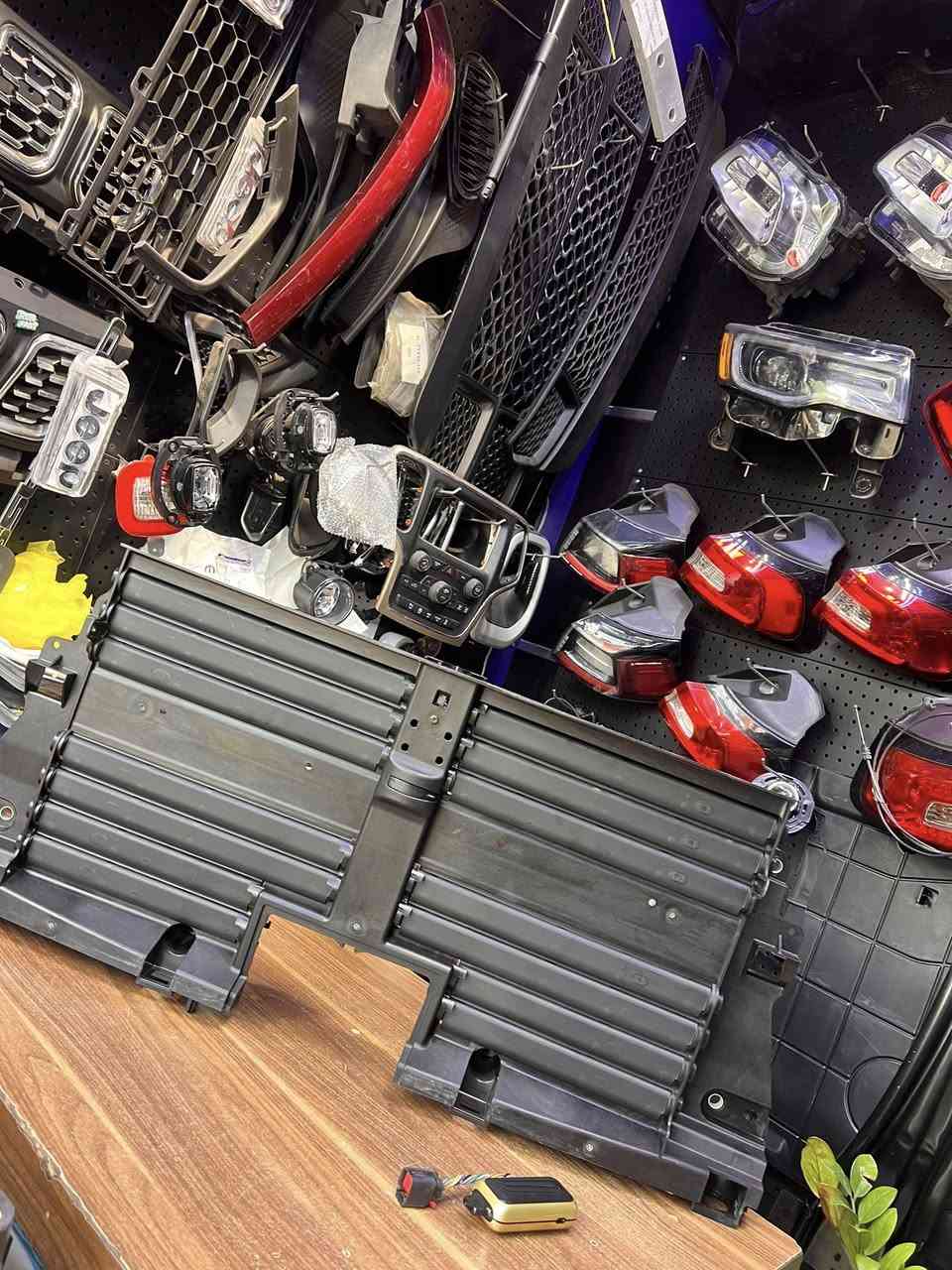 السلام عليكم
برده جيب 2022-2025  

اصلي موبار 

محل محمد النقاش 

***********
