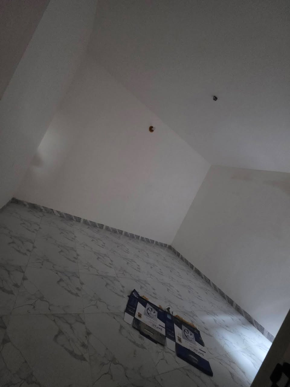 بسم الله دار للبيع تكريت الديوم منطقة التصنيع مساحه ١٠٠متر
٥×٢٠ بالبدايه بصف شارع ٢٠ يتكون من استقبال مطبخ 🏠 مجموعة صحيات 🏠 مناور 🏠 صاله وصطيه 🏠 
غرف نوم ٣🏠 مطبخ 🏠  للاستفسار الاتصال
 ***********ليث الدليمي
مكتب 🏢 ابو رداد 🏢 للعقار 🏢
