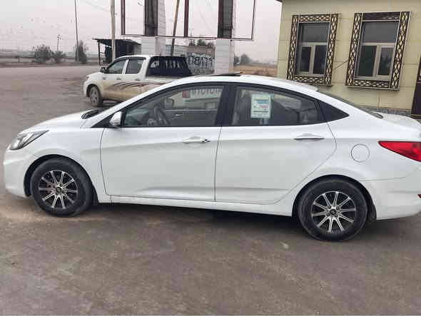 السلام عليكم 
هونداي اكسنت للبيع موديل 2015خليجي فول مواصفات 
حجم المحرك 1600رقم بغداد بأسمي بيها 3مكانات رش بدون اي ضرر داخلي 
السعر المطلوب 105
مكان السيارة بغداد الدورة
*********** حلة
