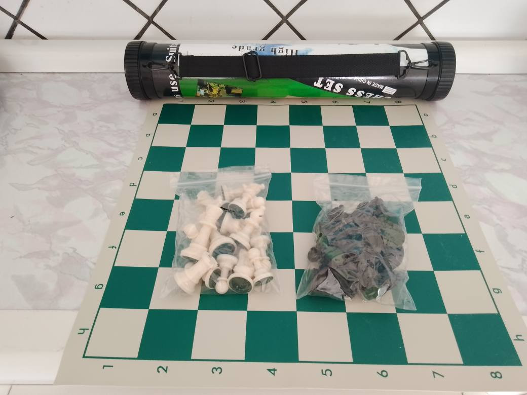 شطرنج محمول مع علبة اسطوانية  يصلح للسفرات ولبطولات

رقع جلد مرن كوالتي عالي 
بيادق صب
درجة اولى
اي استفسار مراسلتي على الخاص
يتوفر توصيل بغداد والمحافظات

متوفرة عدة موديلات اخرى بغداد, العراق


**إذا كنت صاحب هذا الإعلان وتريد حذفه لأي سبب، رجاءا أرسل رسالة إلى الدعم الفني**