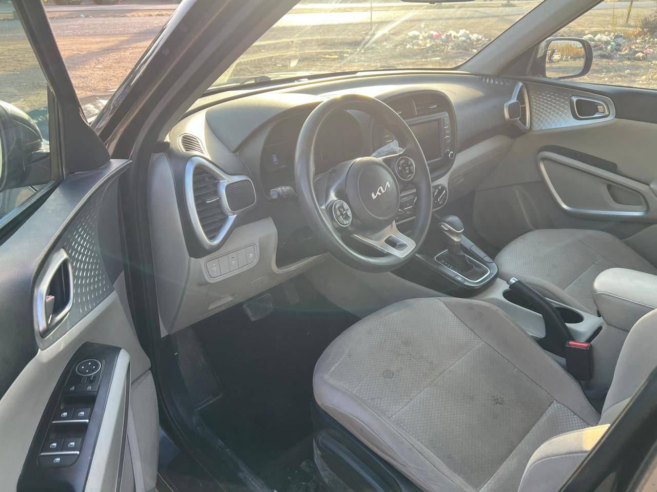 السلام عليكم
من رخصة مدير الكروب 
كيا صول 2022 وارد امريكي 
اضرار السياره:  جاملغ وبنيد صبغ 
  وباب جهة  العبري الوره بيه شويه بارد 
مواصفات السياره:  تحكم وقيادة الية 
داخل بيجي 
رقم اربيل باسم الشركة وكاله او تحويل باسم المشتري 
اخوان مستعجل على بيع وسعره حلو  
للاستفسار الاتصال على الرقم ***********  
مكان السياره بابل الشوملي
