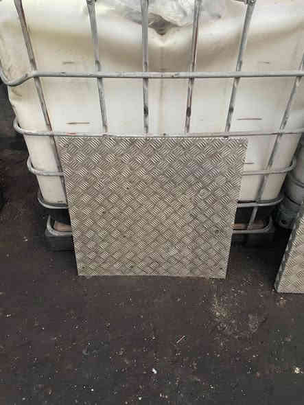 للبيع 
تانكي البي بلادي 540 لتر
وجكرات مال سكس فوك الشاصي 
للستفسار اتصلو على 
الرقم: ***********
