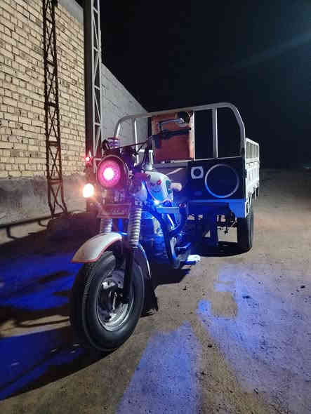 سلام عليكم
ستوته البيع موديل 18
مكينه مبدل بس بستم
الستوته شوف عينك خير من الله
السعر واحد 600 وبيها مجال حك الجيه
***********
