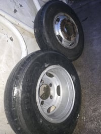 جوتێک تایەی لۆنگوای ٧٠٠ بە ویلەوە بۆ فرۆشتن ٠٧٧٢٥٢٢٨٦٤٩