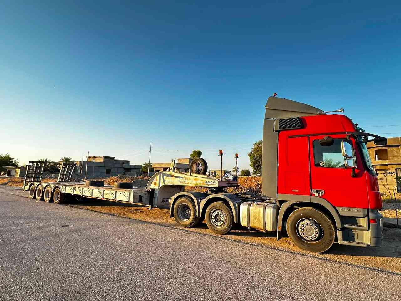 � للبيع – مرسيدس أكتروز 2012 🚛

✅ موديل: 2012
✅ حجم: 44
✅ كير أوتوماتيك
✅ سنكل أمامي
✅ رقم أربيل – سنوية جديدة
✅ نافذة سارية لغاية 2029
✅ تحويل مباشر
✅ مربوطة لوليدر
✅ السيارة نظيفة جداً، جاهزة للعمل، بحالة ممتازة ولا تحتاج أي مصاريف.

� السعر: 75,000 الف دولار أمريكي 
يعني 7 دفاتر ونص 

بالخير على المشتري إن شاء الله.

📞 للاستفسار والتواصل (للجادين فقط):
☎️ ***********
☎️ ***********
☎️ ***********
