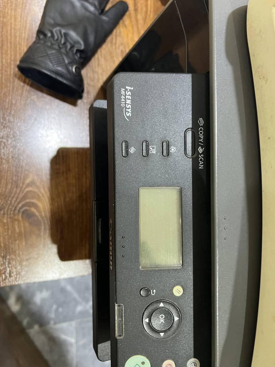 سلام عليكم عندي طابعات للبيع  للتواصل الاتصال على ***********
