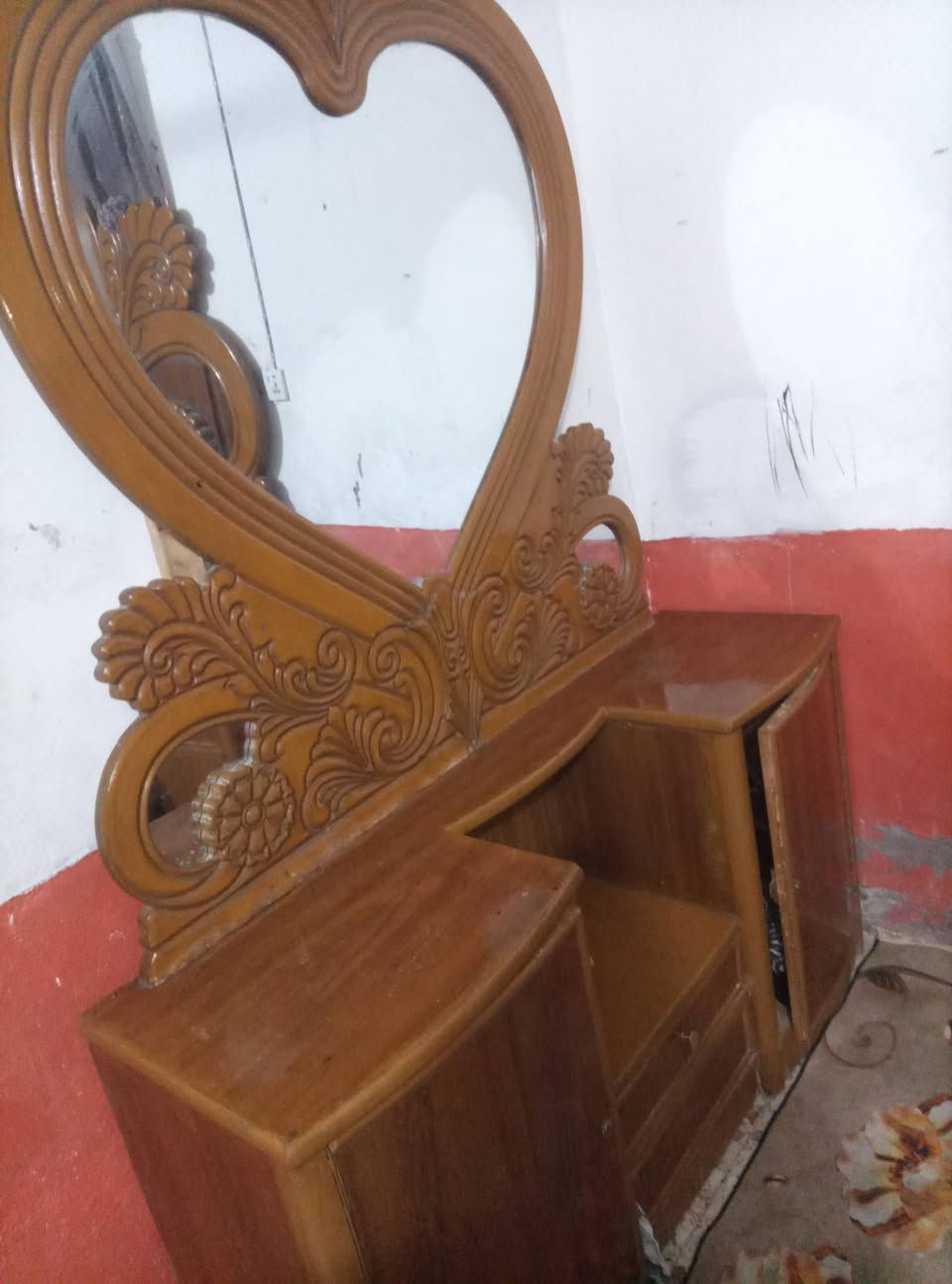 غرفه نوم صاج تسكام نضيفه سعر 700وبيه مجال لشراي عنوان شارع المطار لاتصال،***********
