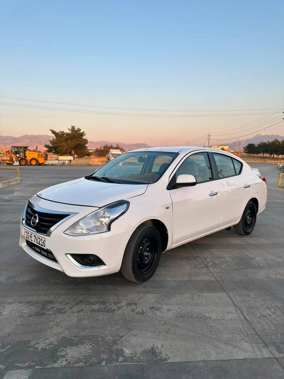 نیسان لاکشمیبای ٢٠٢٢
NISSAN SUNNY 2022
هیندی دەسک ستیل و دەبڵ گێچ و ئاوێنە کارەبایی و باڵ،
سەنەوەی و ژینگە تا یەک ساڵی تر نوێییە
٤٤،٠٠٠ هەزار کیلۆمەتر ڕۆیشتووە زۆر خاوێن و جوان ماوەتەوە لەسەر دەقی شەریکە، دوو سویچی شەریکە و ٤ کەپی بیلاد و کامل ئەشیای شەریکەی لەگەڵ ماوە ناو گاحی کراوە و بەرگە کوشنی لەگەڵدایە، دووپارچەی بۆیاخە (بۆنیت + چاملغی سەیاق) یەک بست دەرگای سەیاق بۆیاغە بێ ناوگرتن، دوو پەڵە کارتی بچووکی هەیە و سەیارەکە پێشی لای سەیاق لێدراوە بەڵام
شاسی نەگرتووە و وەک بیلاد چاککراوە، گێڕ و مەکینە تەبرید سارد و گەرم کارەبایی بەشەرت،
٨٨ گەڵاو مامەڵە 
ئەگەر مشتەریت ***********
ڤایبەر و وەتسئەپی لەسەرە
