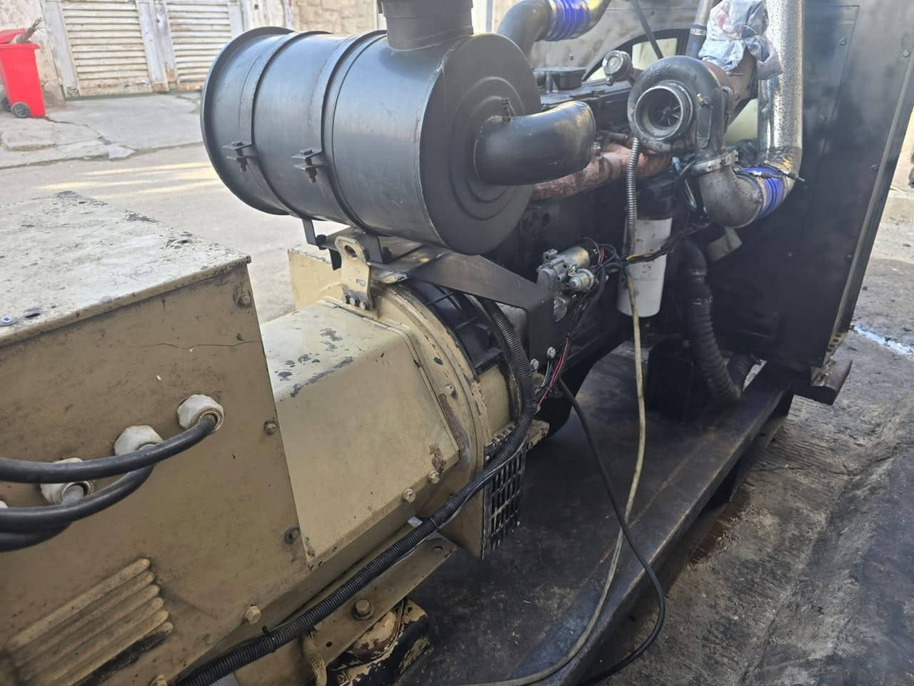 مولدة كمنز 24ولف بلادية راديتر كبير 250kva ستانفورد دمعة السعر 55 ورقة وبيهه مجال
***********
