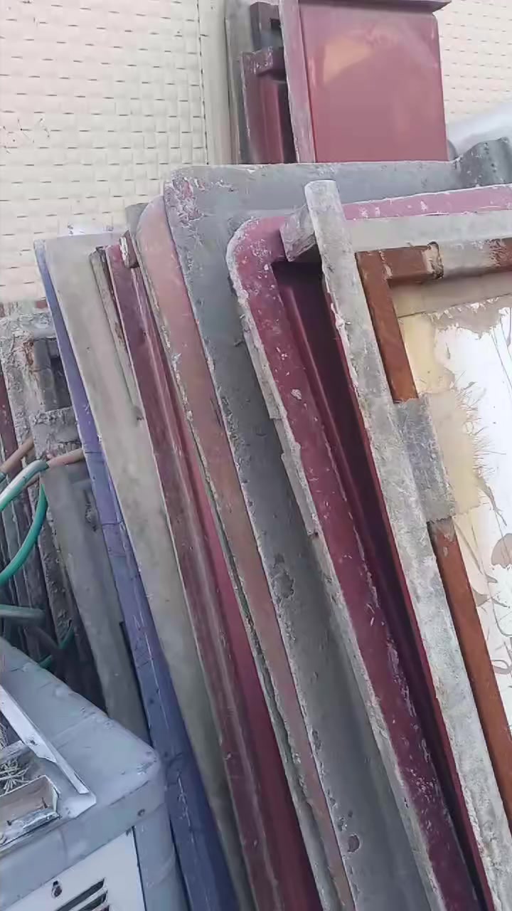 بسم الله... قوالب مستعمله ابيعهن شلع وكلشي وياهن أحواض وميزين وسعرهن كلش بلاش ***********
