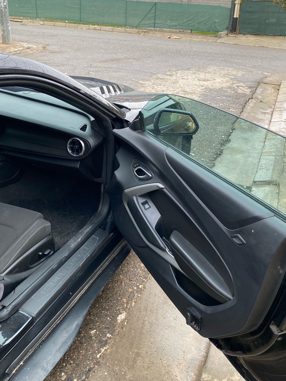 كمارو 2016 1lt
‏6سلندر 

مواصفاتها 
كشنات كهربائي 
تحكمات 
كامره خلفيه 
شاشه تدعم كار بلي 
وهواي بيها مواصفات 

بيها جاملغين وباب بدون دواخل 
كير محرك دواخل شرط 

العنوان : اربيل 
السعر 128 بيع او مراوس حسب القناعه 
الرقم *********** 