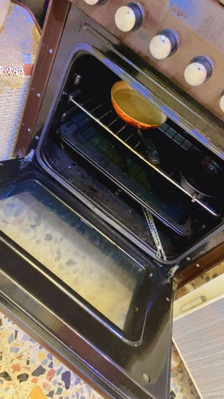 سلام عليكم للبيع كاونتر سنك نضيف جدا مع طباخ نضيف جدا السعر (100بيهن مجال تواصل ***********
