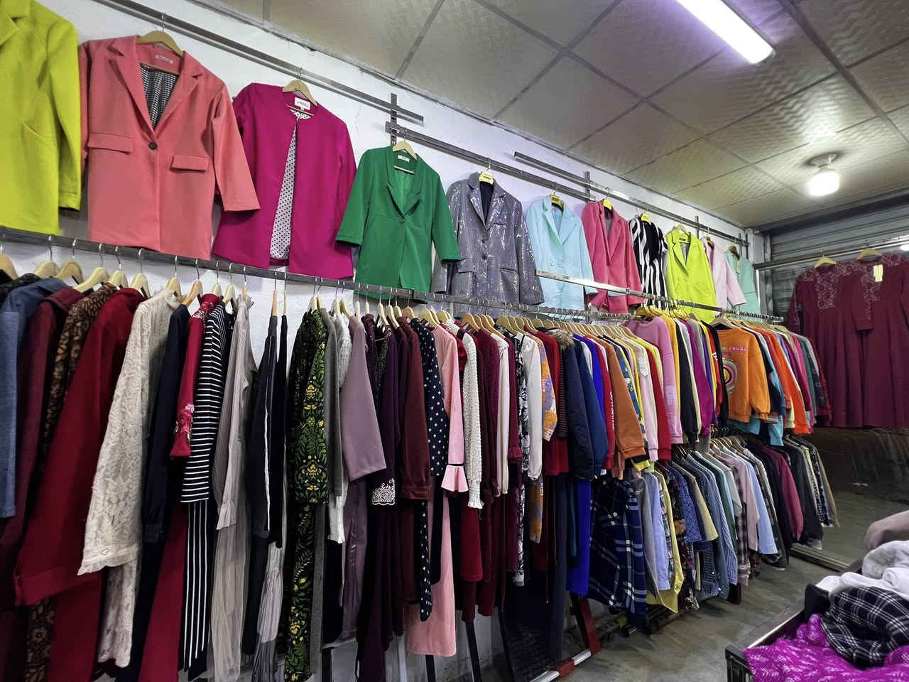 السلام عليكم شلعه ملابس شتائي اكثر من الف و250قطعه رجالي ونسائي كسر جديد وبضاعه جديده ومكويه الي مهتم يراسل وادزله تصوير البضاعه ❤️


**إذا كنت صاحب هذا الإعلان وتريد حذفه لأي سبب، رجاءا أرسل رسالة إلى الدعم الفني**