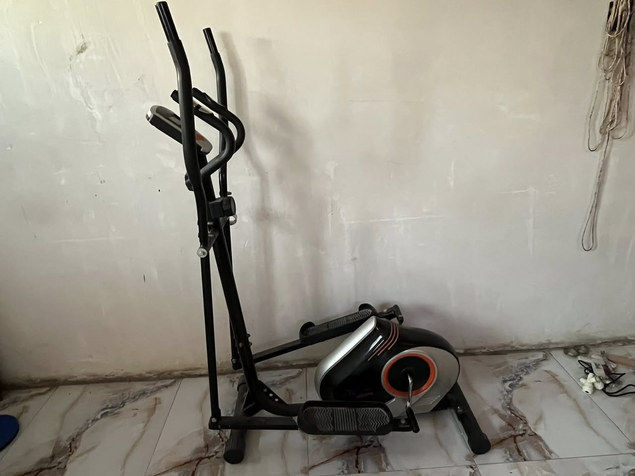 السلام عليكم عندي هذا  الجهاز للبيع السعر 115 الاتصال ***********
